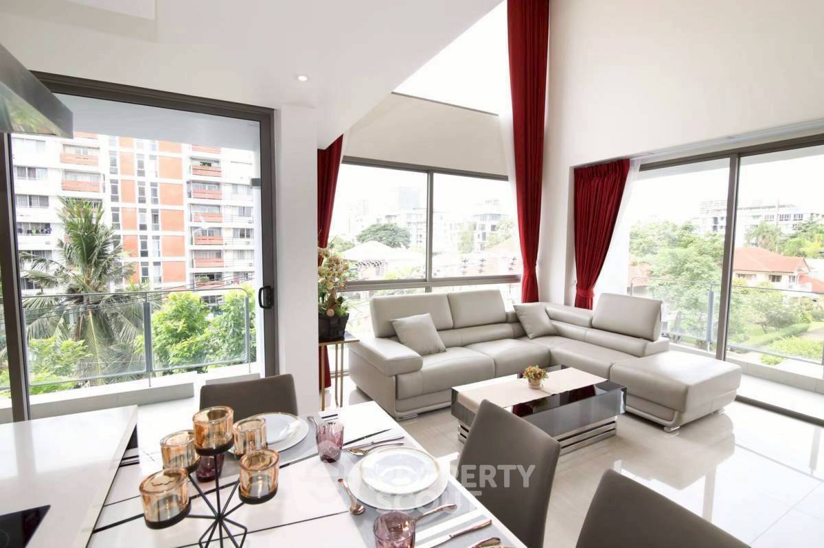 2-BR Condo at Down Town 49 near BTS Phrom Phong (ID 2359773)