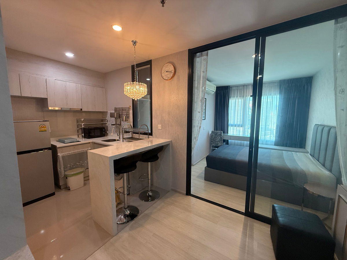 Life asoke nice room best price 35sqm