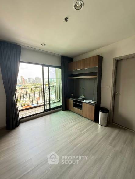 2-BR Condo at The Parkland Charan - Pinklao near MRT Bang Yi Khan (ID 2445303)