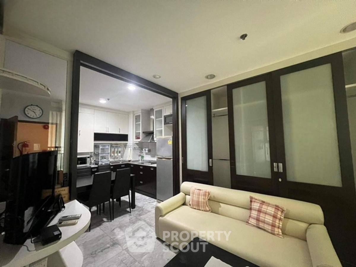 2-BR Condo at Sathorn House Condominium near BTS Surasak (ID 2422298)
