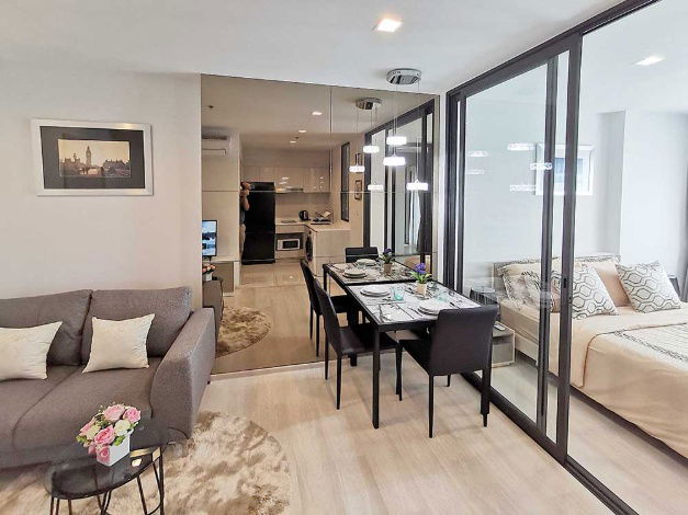🧳 For Rent: Life One Wireless – Near BTS Ploenchit – Luxury Condo in Prime Location 🚆