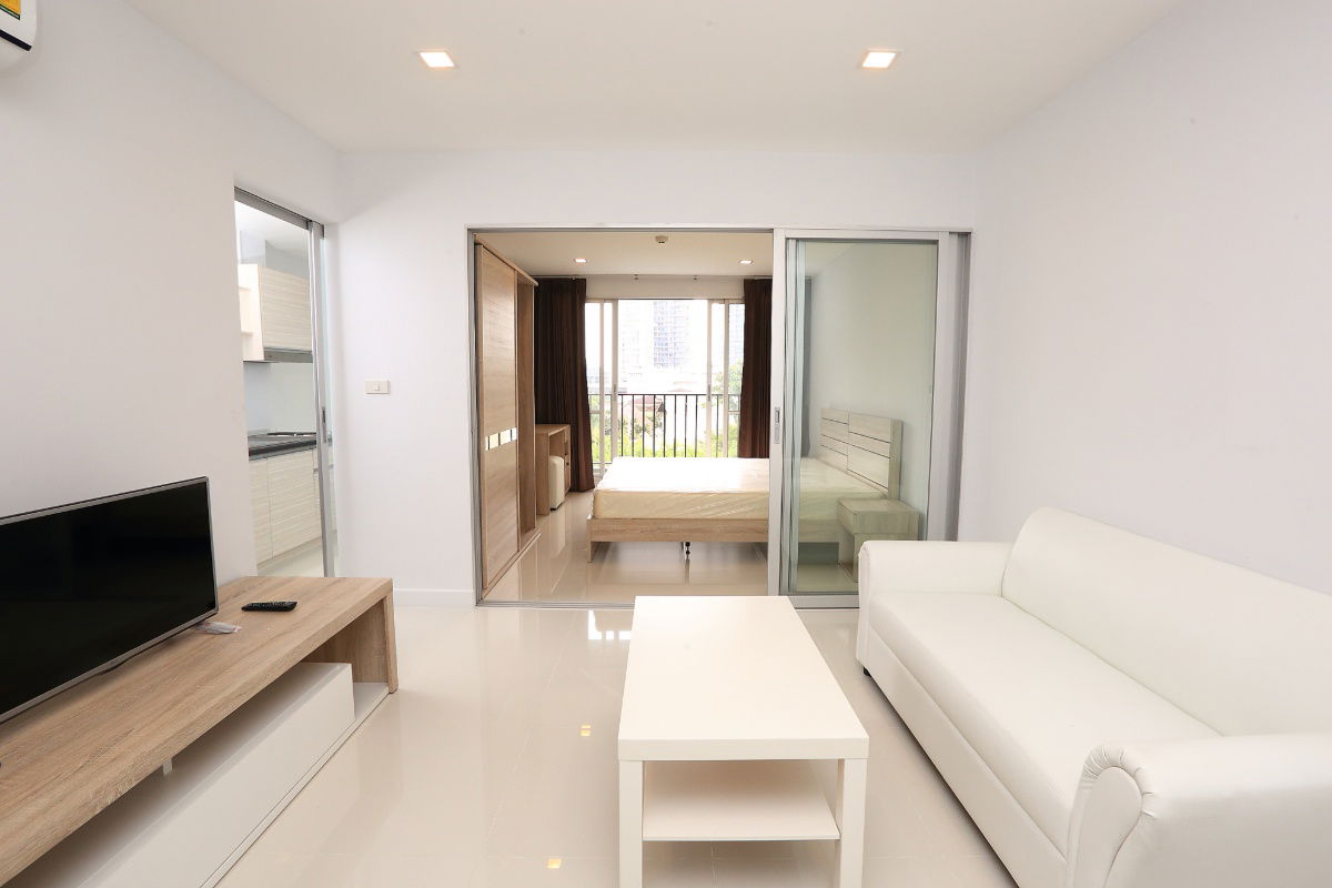 Sukhumvit 52 62 Sqm အနီး TKF Condo အခန်းငှားရန်ရှိသည်။