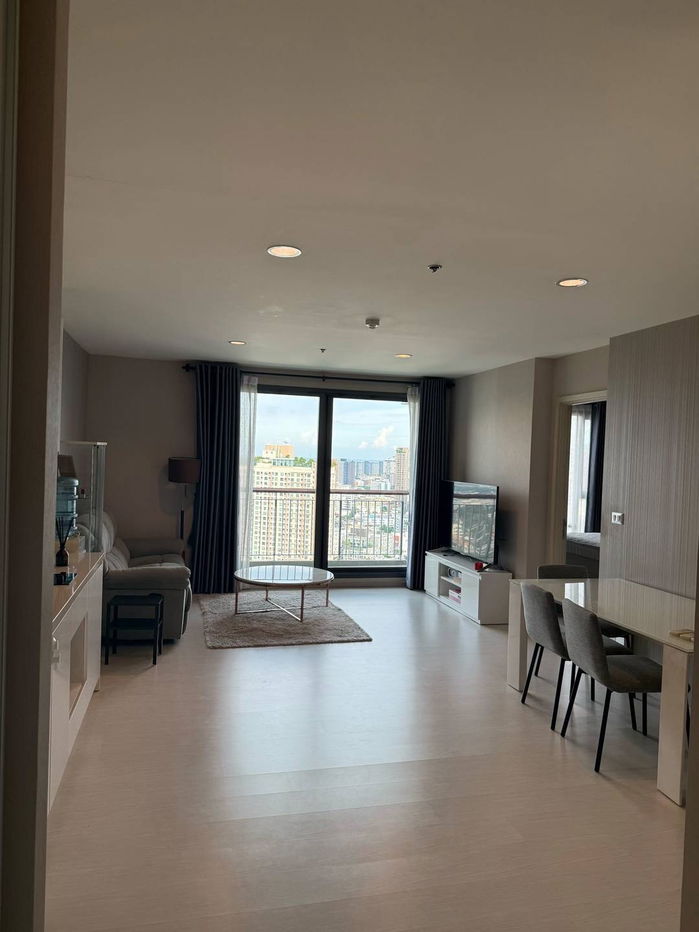 Condo Rhythm 42 for Rent ( Close to bts Eakkamai )