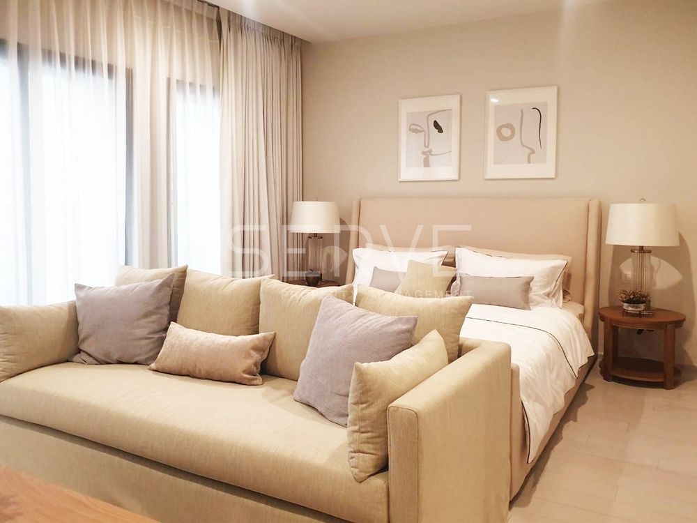 Bright & Nice Style  Studio with Partition Directly connecting to BTS Phloen Chit / Condo For Rent &-Noble Ploenchit