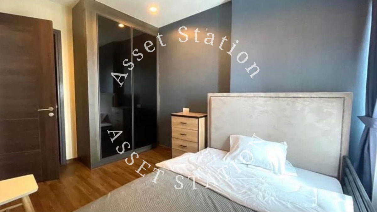 C Ekkamai, ready-to-move-in luxury condo, good location, near Ekkamai BTS station