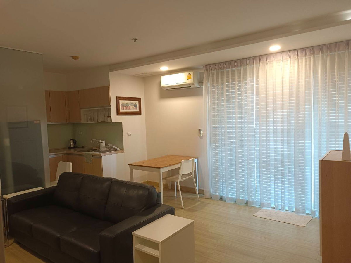 One-bedroom condo for rent in The Parkland Srinakarin Condominium, Paradise Park Mall, Rama 9 Public Park