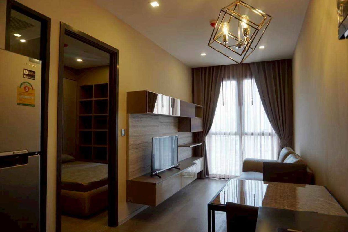 Ashton Asoke is decorated and ready to move in, close to the BTS, can walk. If interested in making an appointment to view, please call urgently