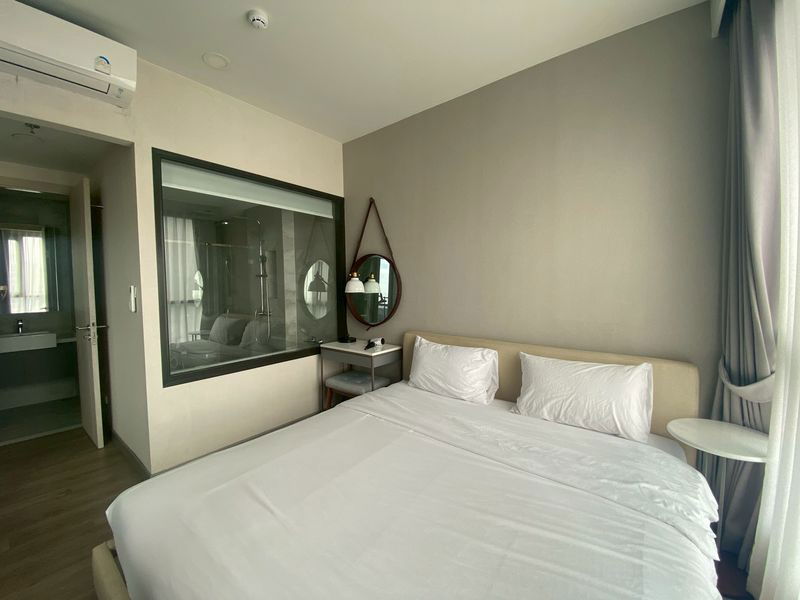 For rent: Keen Center Sriracha, luxury condo in the heart of the city, opposite Robinson Department Store.