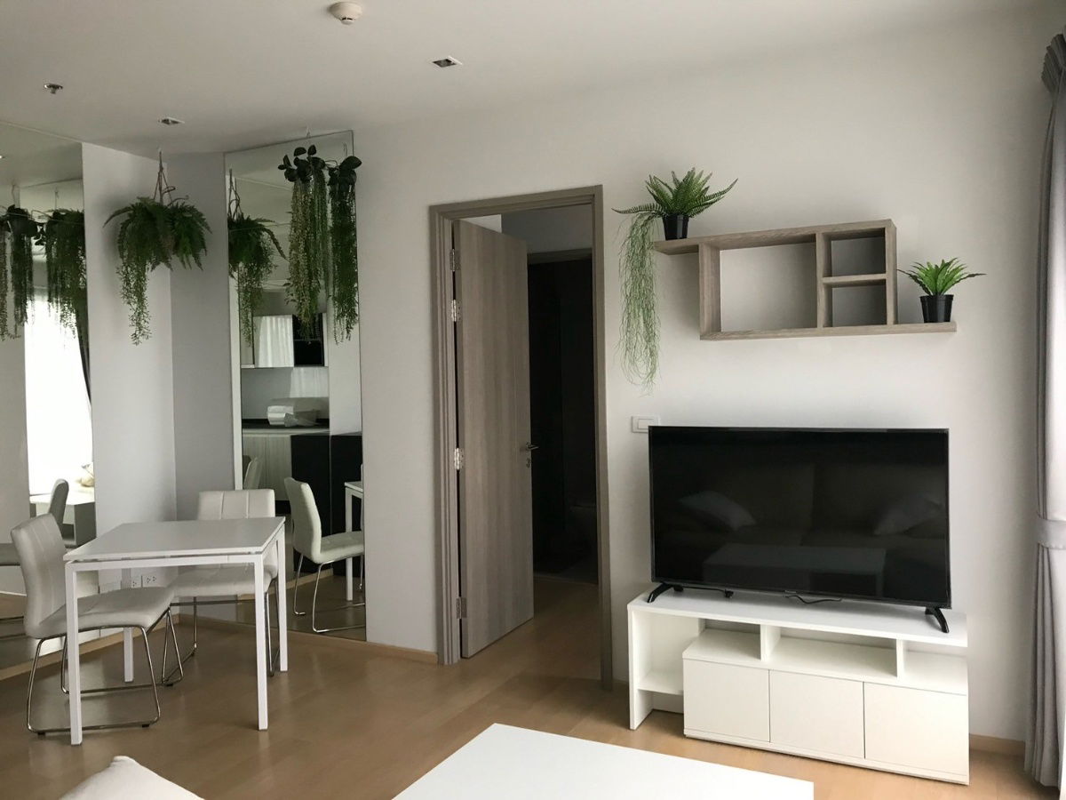 HQ Thonglor (HQ Thonglor) beautiful room, luxuriously decorated. Ready to move in If interested in making an appointment to see the room, please call