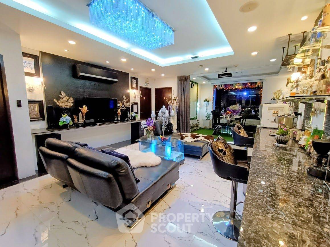 3-BR Condo at Vista Garden Condominium near BTS Phra Khanong (ID 2327232)