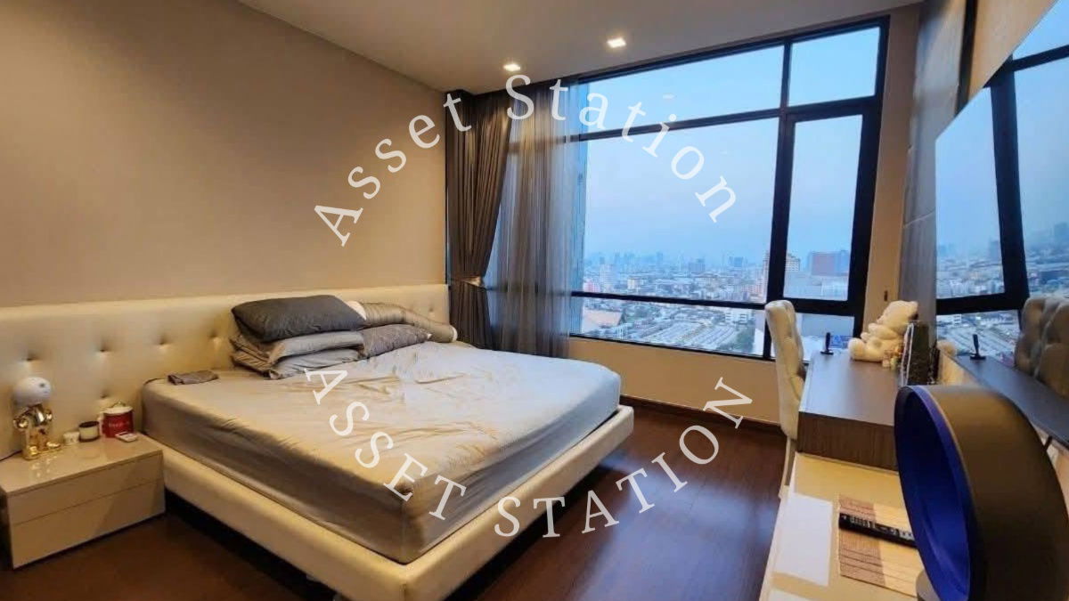 For rent: Ivy Ampio Condo, ready to move in, good location, next to Ratchadaphisek Road.