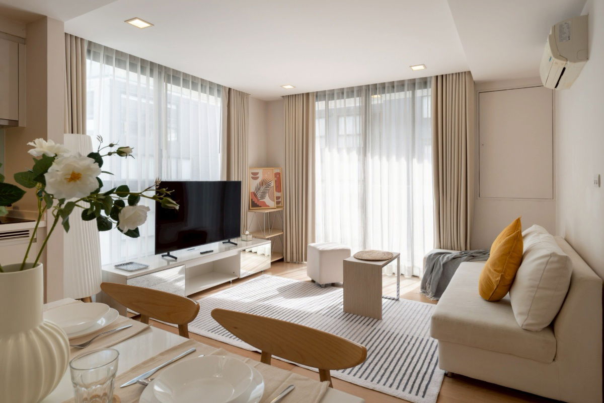 ให้เช่าคอนโด 2 ห้องนอน Liv@49 (ลิฟ แอท 49) ห้องรีโนเวทใหม่ พร้อมเข้าอยู่ ใกล้ BTS ทองหล่อ