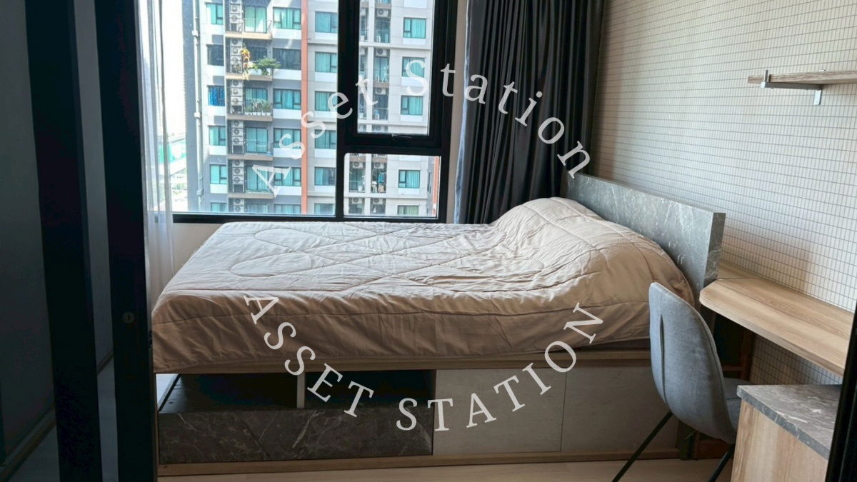 Rent now! Life Asoke near MRT Phetchaburi and SWU. Easy to travel.