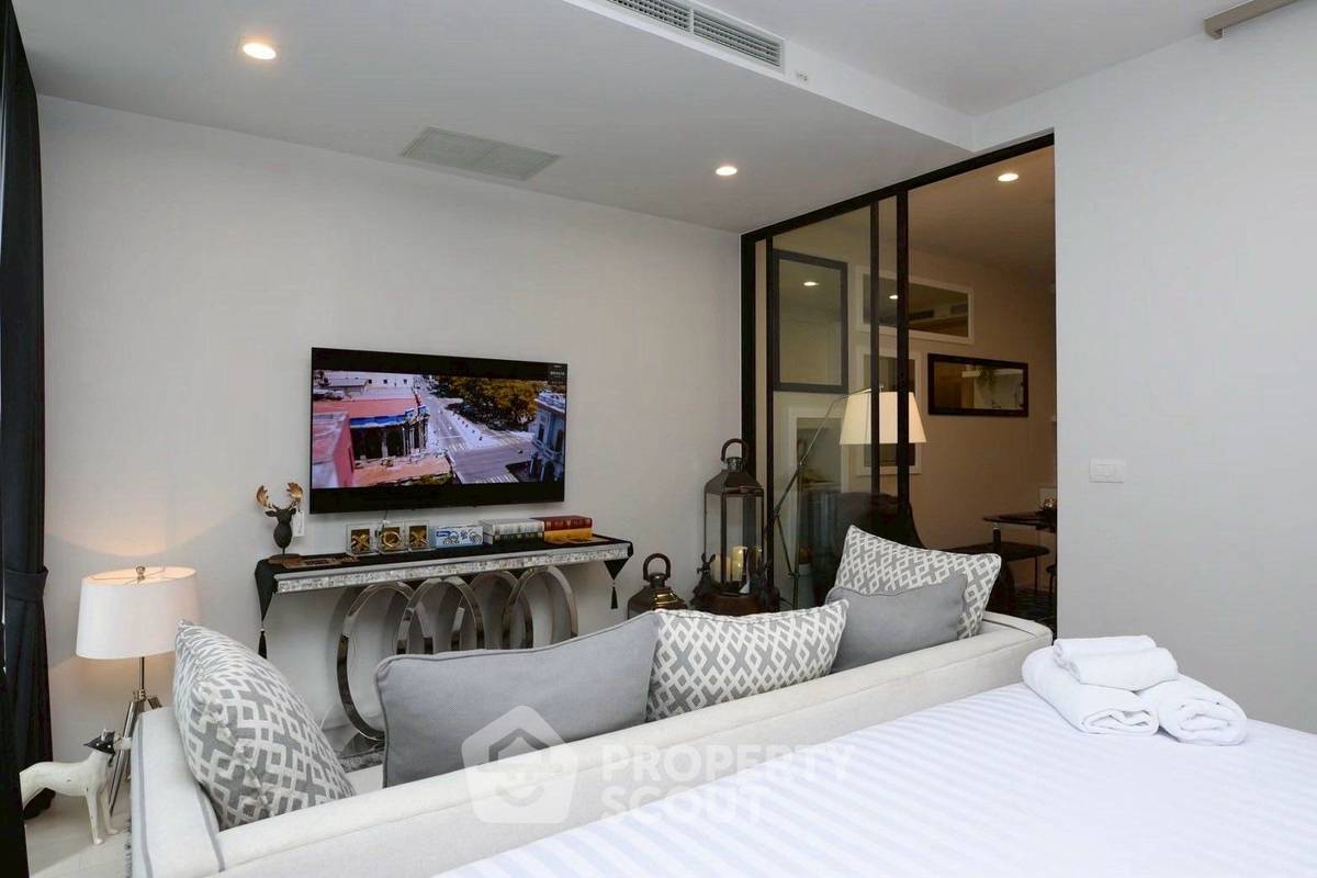 1-BR Condo at Noble Ploenchit near BTS Phloen Chit (ID 2449123)