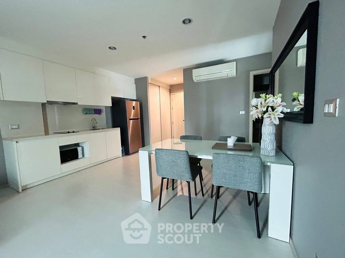 2-BR Condo at Rhythm Sukhumvit 42 near BTS Ekkamai (ID 2450775)