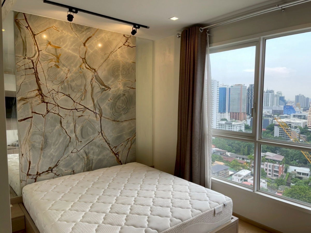 A beautiful room has arrived at Hq Thonglor. Big room. Great price
