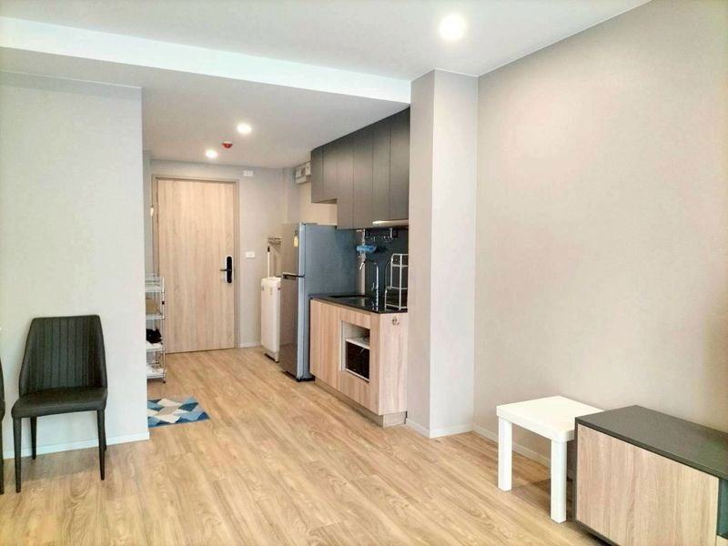 For Rent Blossom Condo @ Sathorn-Charoenrat (Near BTS Surasak)