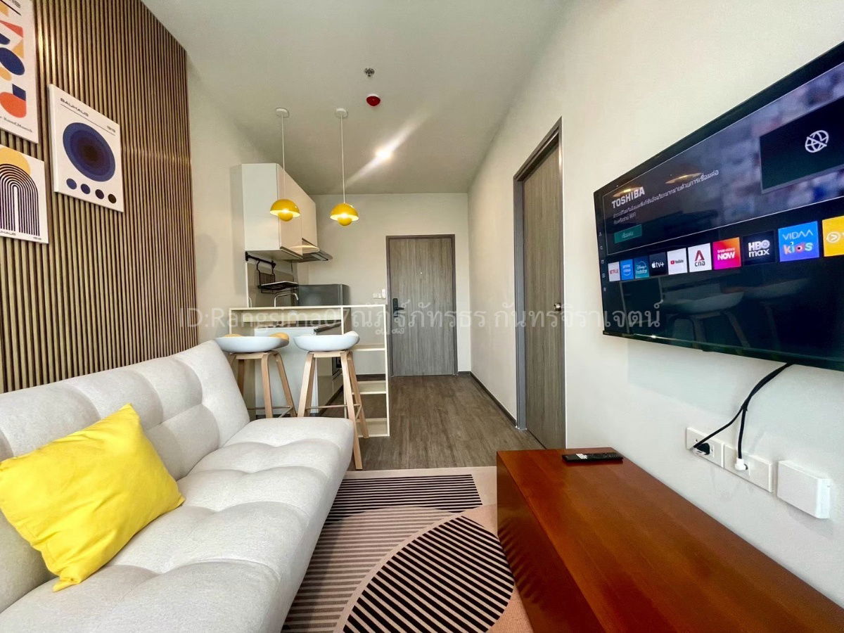 Rented Rich Point @BTS Wuttakat condominium, 0 meters by train.