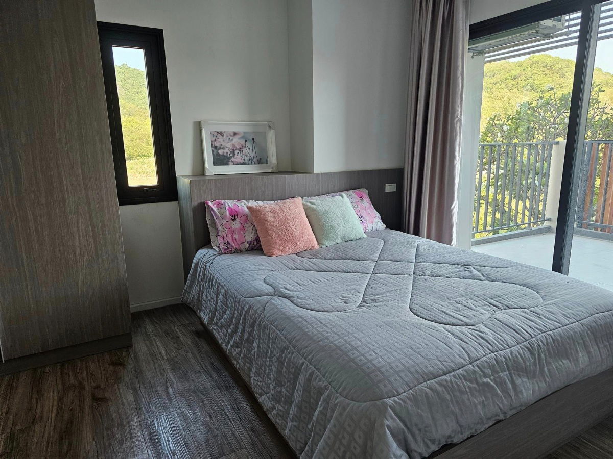 For rental Knightsbridge the Ocean Sriracha mountain view 2 bedrooms 2 bathrooms .