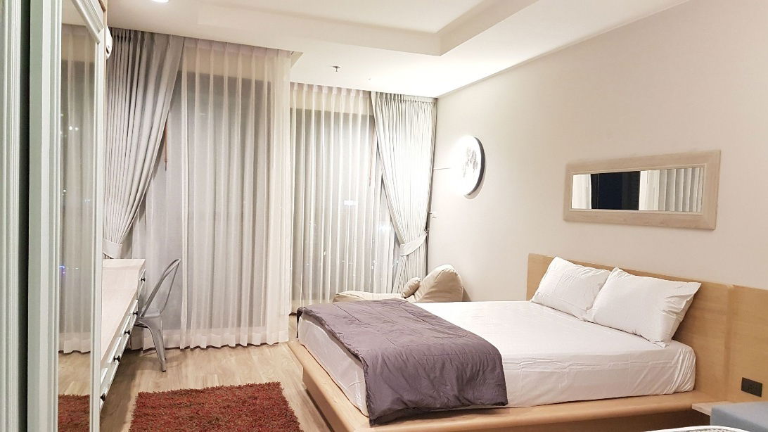 Ladda Plus Sriracha, Sriracha,public park, Phyathai Hospital, close to the sea of Koh Roy, Somdej Phra Si Racha Hospital, and Central Sriracha.