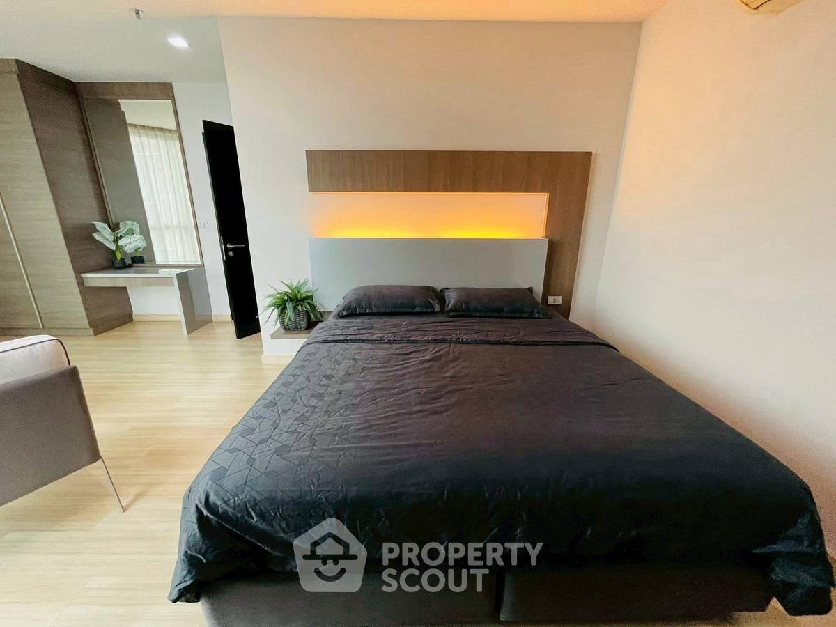 BTS Phra Khanong အနီးရှိ Sky Walk Residences ရှိ 1-BR ကွန်ဒို (ID 2453845)