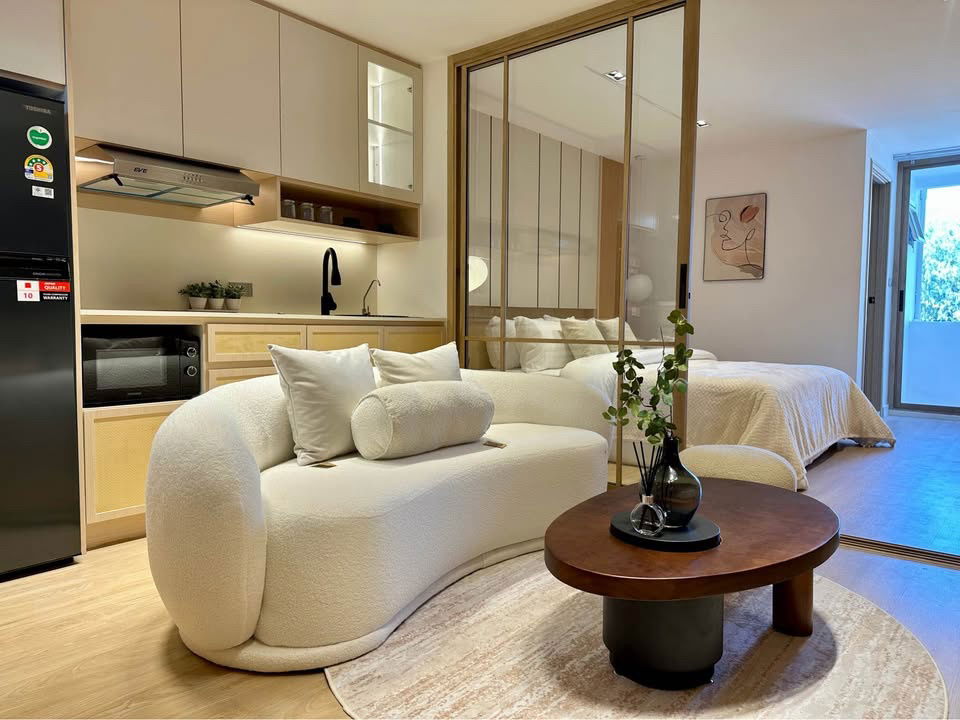 Condo for rent in the heart of Nimman, vacant room, ready to move in, short term rental available.