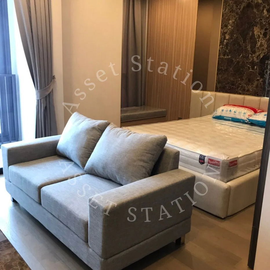 Urgent! For rent Q As Ashton Asoke, beautiful room, ready to move in, in the heart of Asoke, near MRT Phetchaburi.