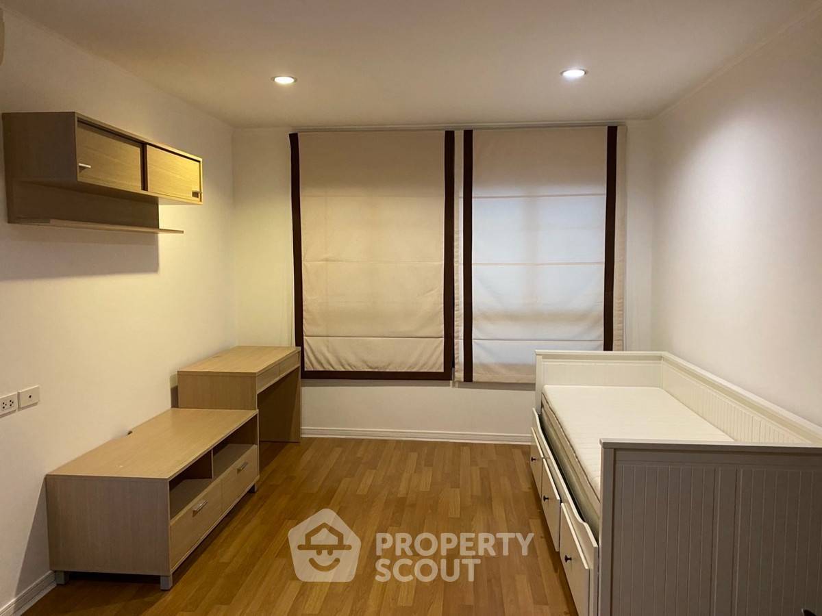 2-BR Condo at Lumpini Place Phahol-Saphankhwai near BTS Saphan Khwai (ID 2449113)