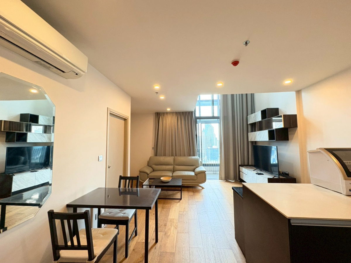 Condo for RENT/SALE  at Q Chidlom  DUPLEX Size 79.85 sqm. 2 bed 2 bath   High Floor , fully furnished.