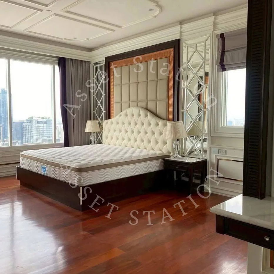 Q Asoke, a luxurious penthouse unit occupying the entire floor, near MRT Phetchaburi