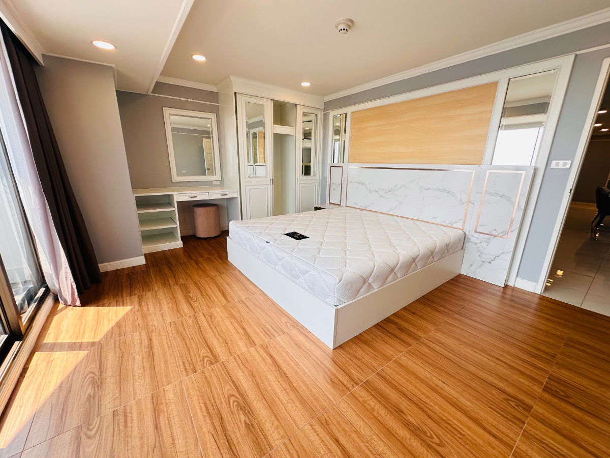 Fully furnished room for rent , near ARL and MRT Huamak station