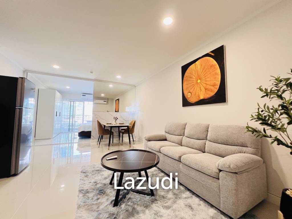 Stylish 1-Bedroom Condo with Mountain View