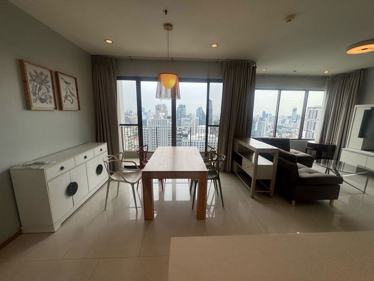 The Emporio Place Sukhumvit 24❤️ BTS Phomphong