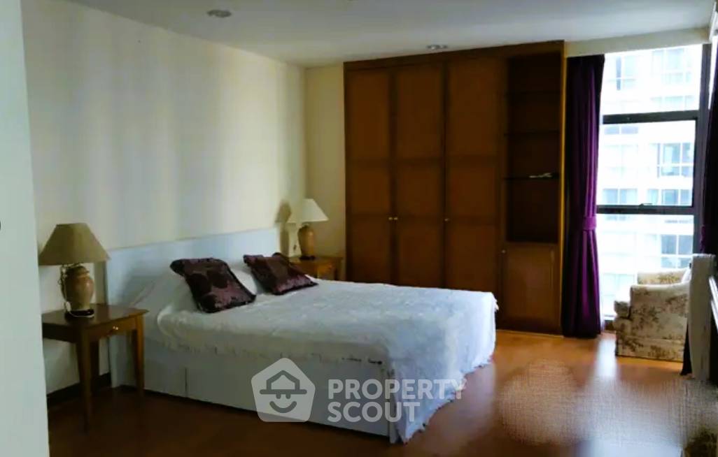 2-BR Condo at Baan Somthavil Condominium near BTS Ratchadamri (ID 1930537)
