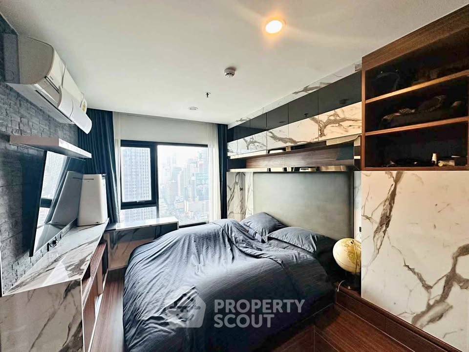 คอนโด 1 ห้องนอน แอท ไลฟ์ อโศก ใกล้ ARL มักกะสัน (ID 2456395)