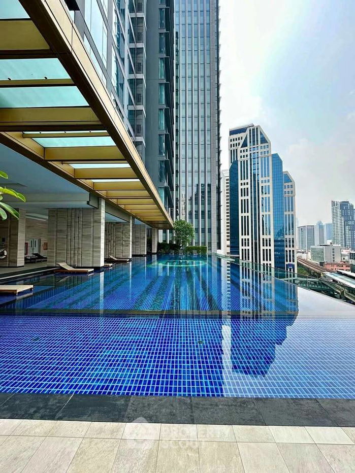 2-BR Condo at Q1 Sukhumvit near BTS Nana (ID 2456197)
