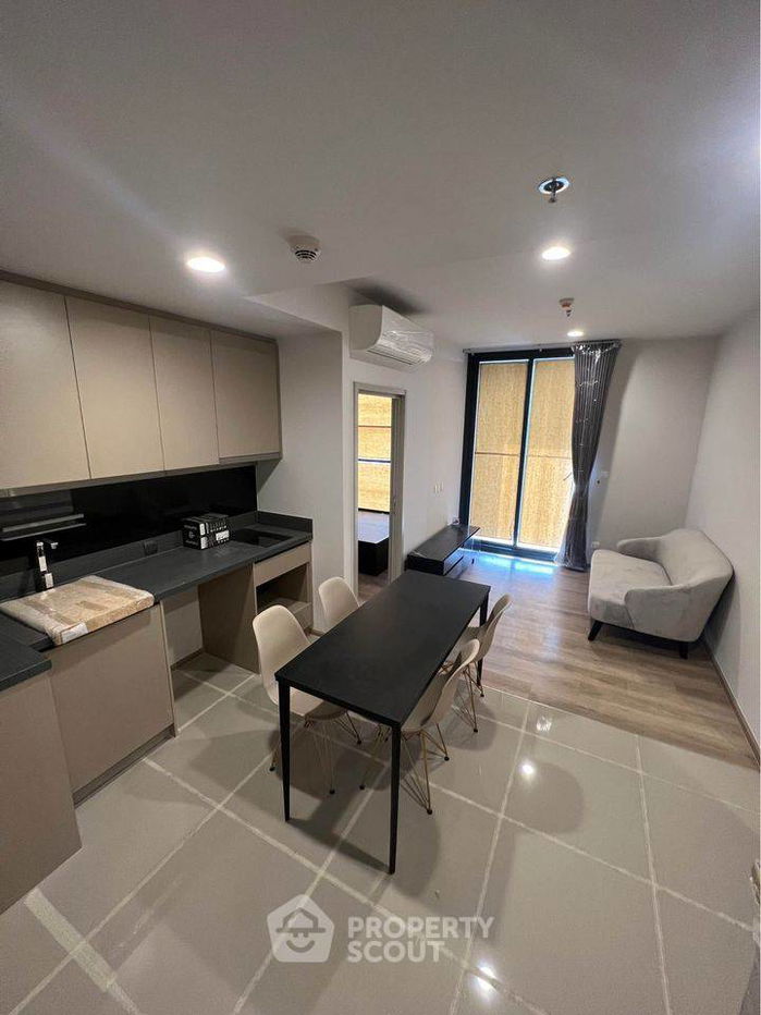 2 居公寓，位于 Oka Haus Sukhumvit 36​​，靠近 BTS Thong Lor（ID 1878996）
