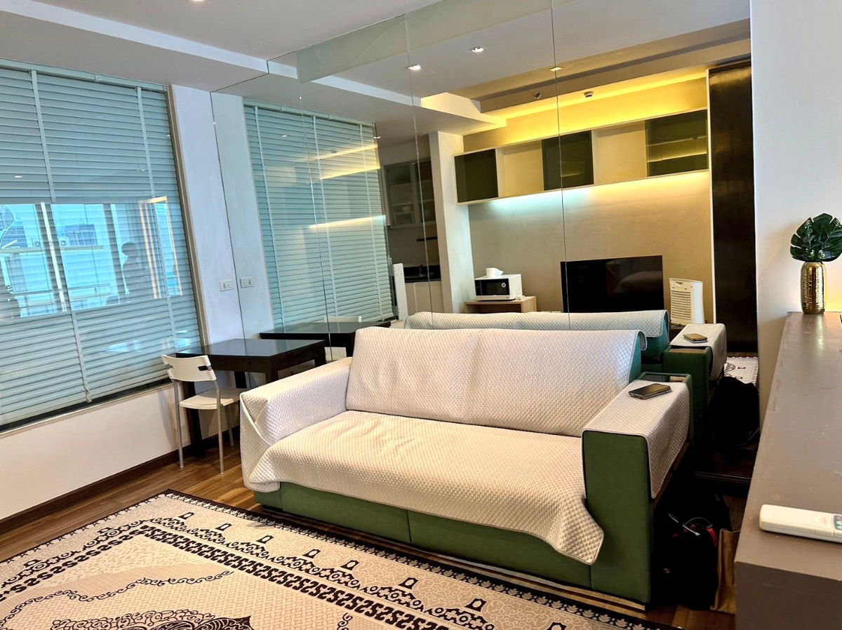 Luxury Room for Rent ✨ The Ratchadamri Condo ✨ Special Price: Only 25,000 THB/Month 💰 ✅ Minimum 6-month contract