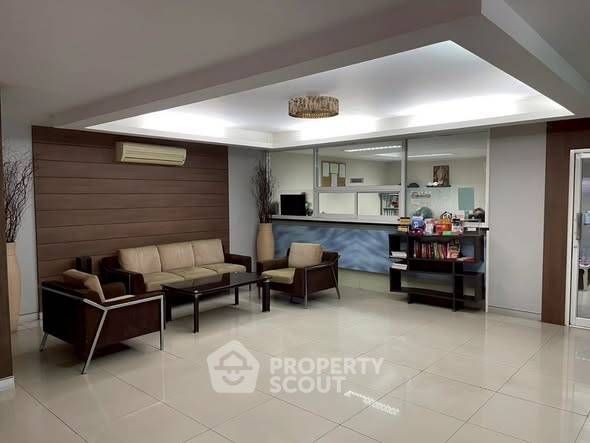 2-BR Condo at Noble Refine Prompong near BTS Phrom Phong (ID 2441245)