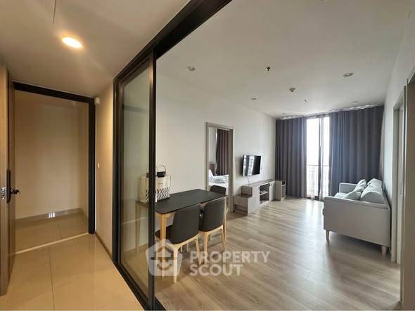 2 居公寓，位于 Oka Haus Sukhumvit 36​​，靠近 BTS Thong Lor（ID 2434615）
