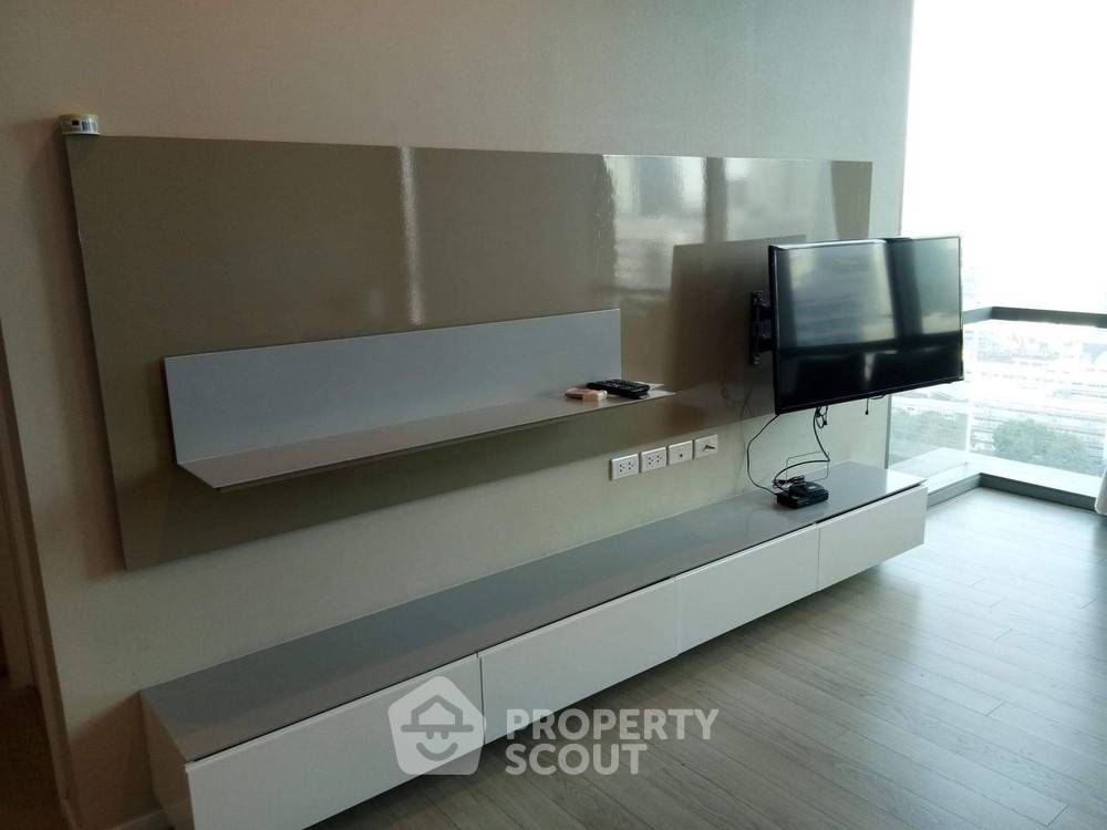 1-BR Condo at The Room Sukhumvit 21 near MRT Sukhumvit (ID 382918)