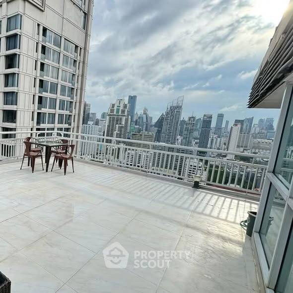 2-BR Condo at Grand Park View Asoke near MRT Sukhumvit (ID 2400842)