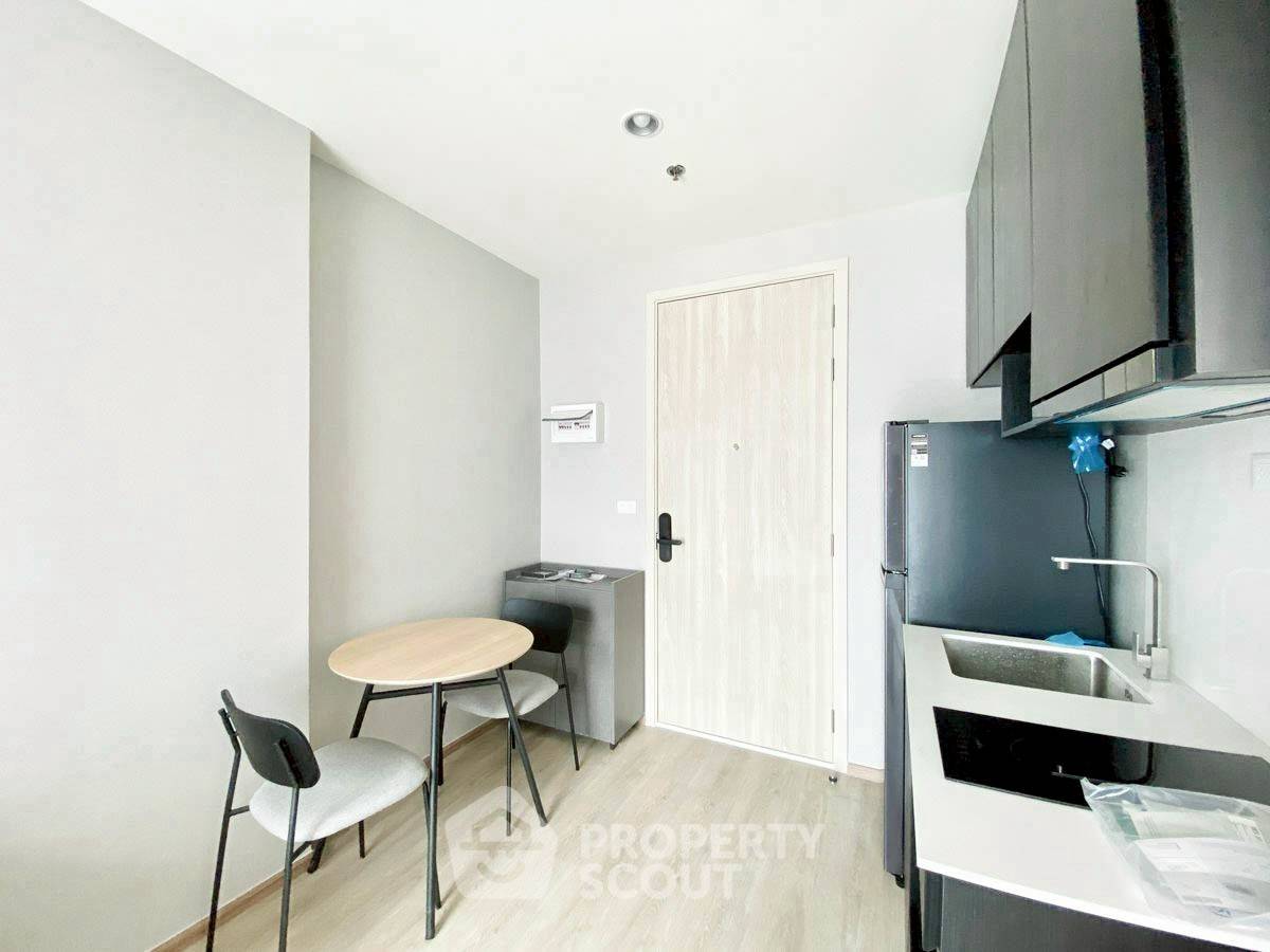 1-BR Condo at Nue District R9 near MRT Phra Ram 9 (ID 2459971)