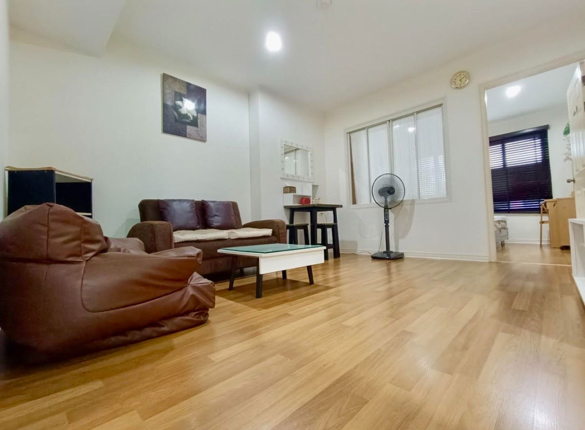 code : E37 Lumpini Place Ratchada–Thapra