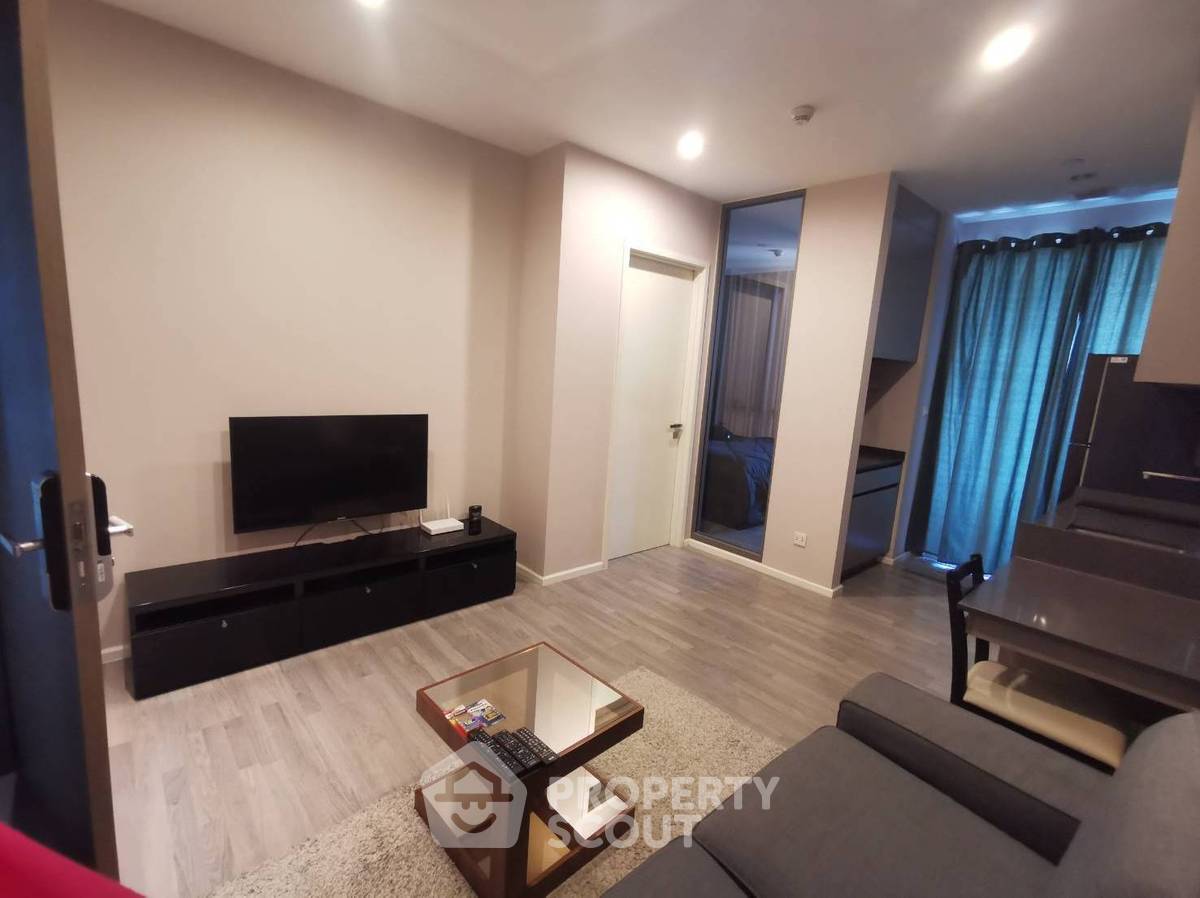 1-BR Condo at The Room Sukhumvit 69 near BTS Phra Khanong (ID 2004885)