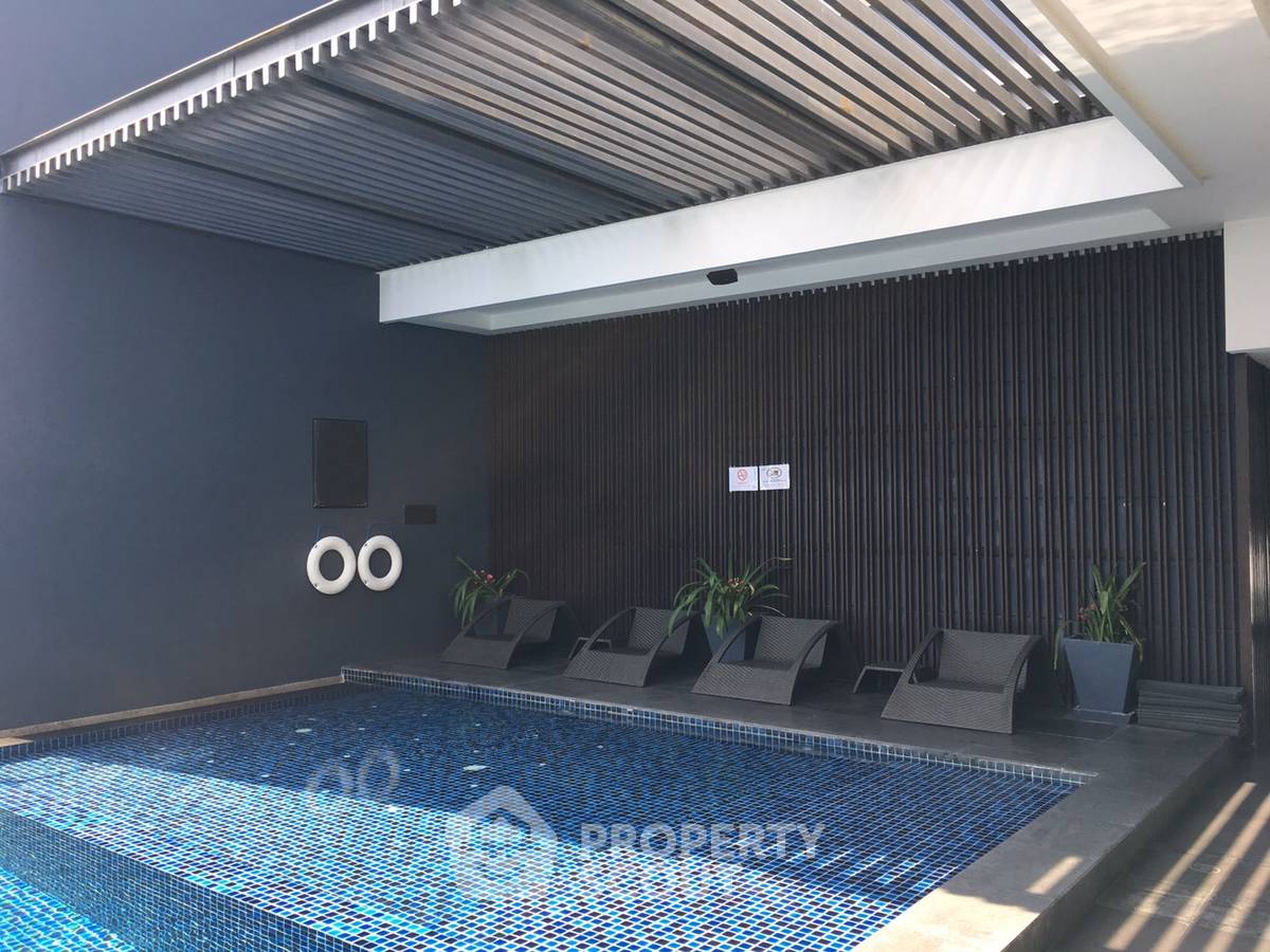 2-BR Condo at Life @ Sathorn 10 near BTS Saint Louis (ID 889793)