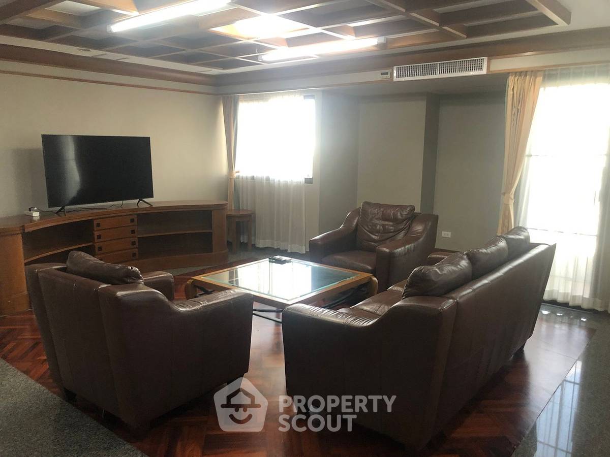 2-BR Condo at United Tower Thong Lor near BTS Thong Lor (ID 2009622)