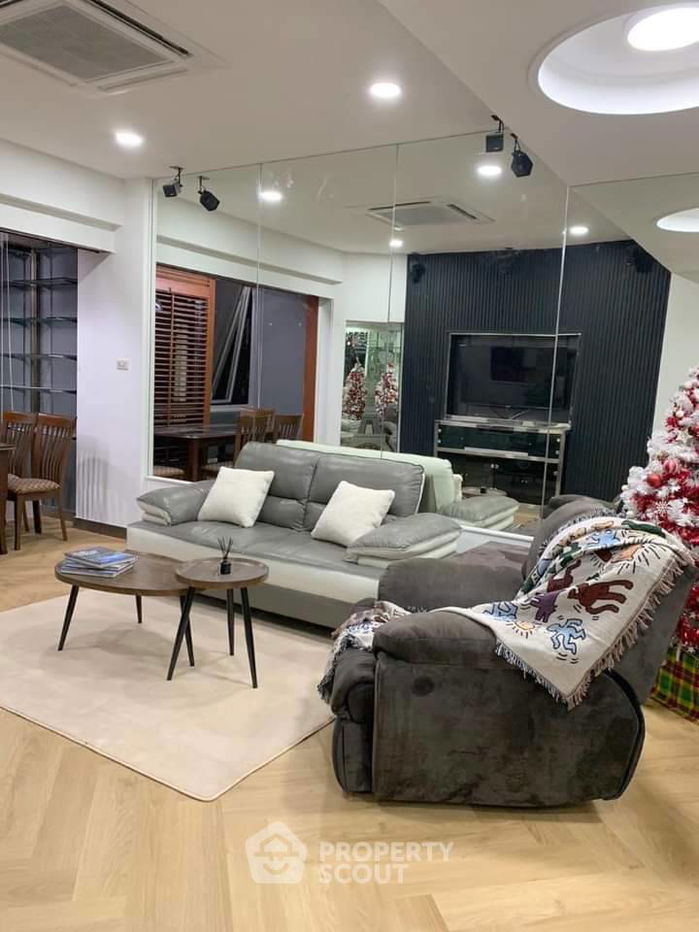 2-BR Condo at Tree Condo Prasarnmit near MRT Sukhumvit (ID 1837479)