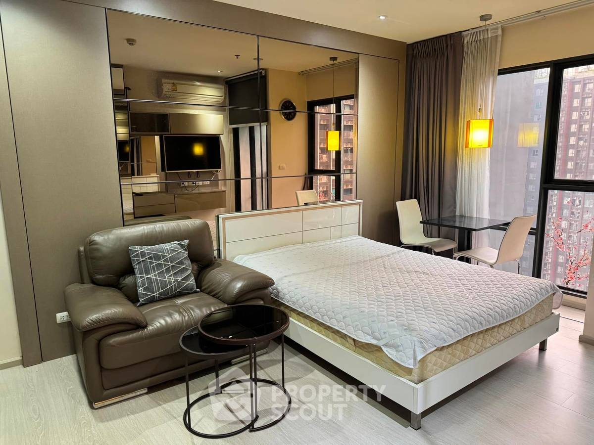 1-BR Condo at Rhythm Asoke near MRT Phra Ram 9 (ID 2019502)