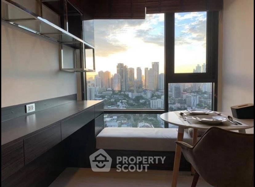 BTS Thonglor အနီး Rhythm Sukhumvit 36-38 ရှိ 1-BR ကွန်ဒို (ID 375252)